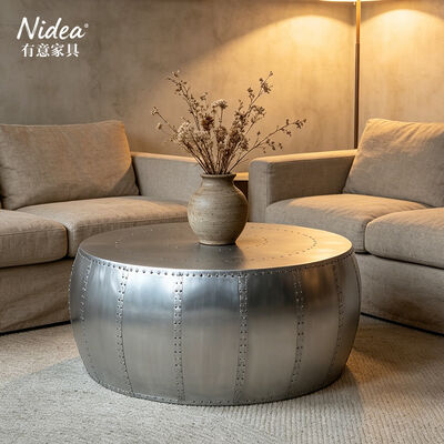 Industrieller Flieger Aluminium Kaffeetisch Runder Niete Metalltrommel Mitte Tisch Modernes Luxus Statement Stück für das Wohnzimmer
